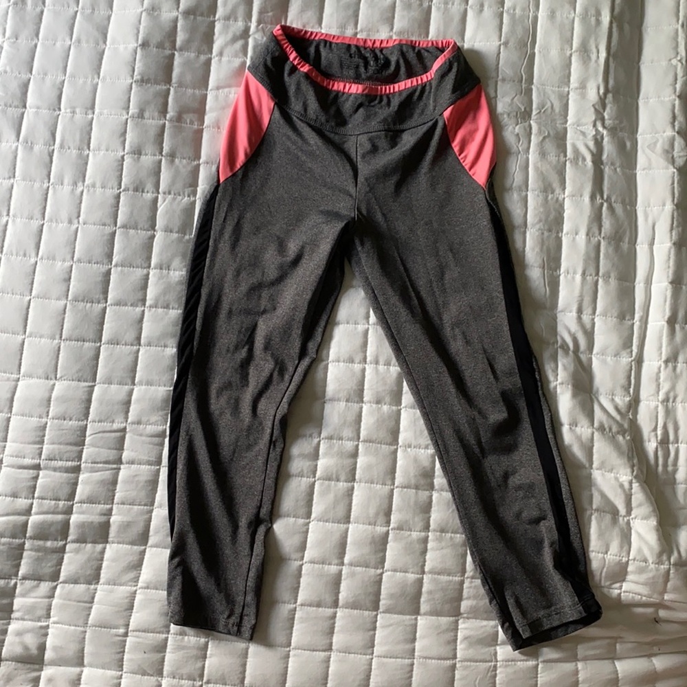 Charlotte Russe Sport capris leggings